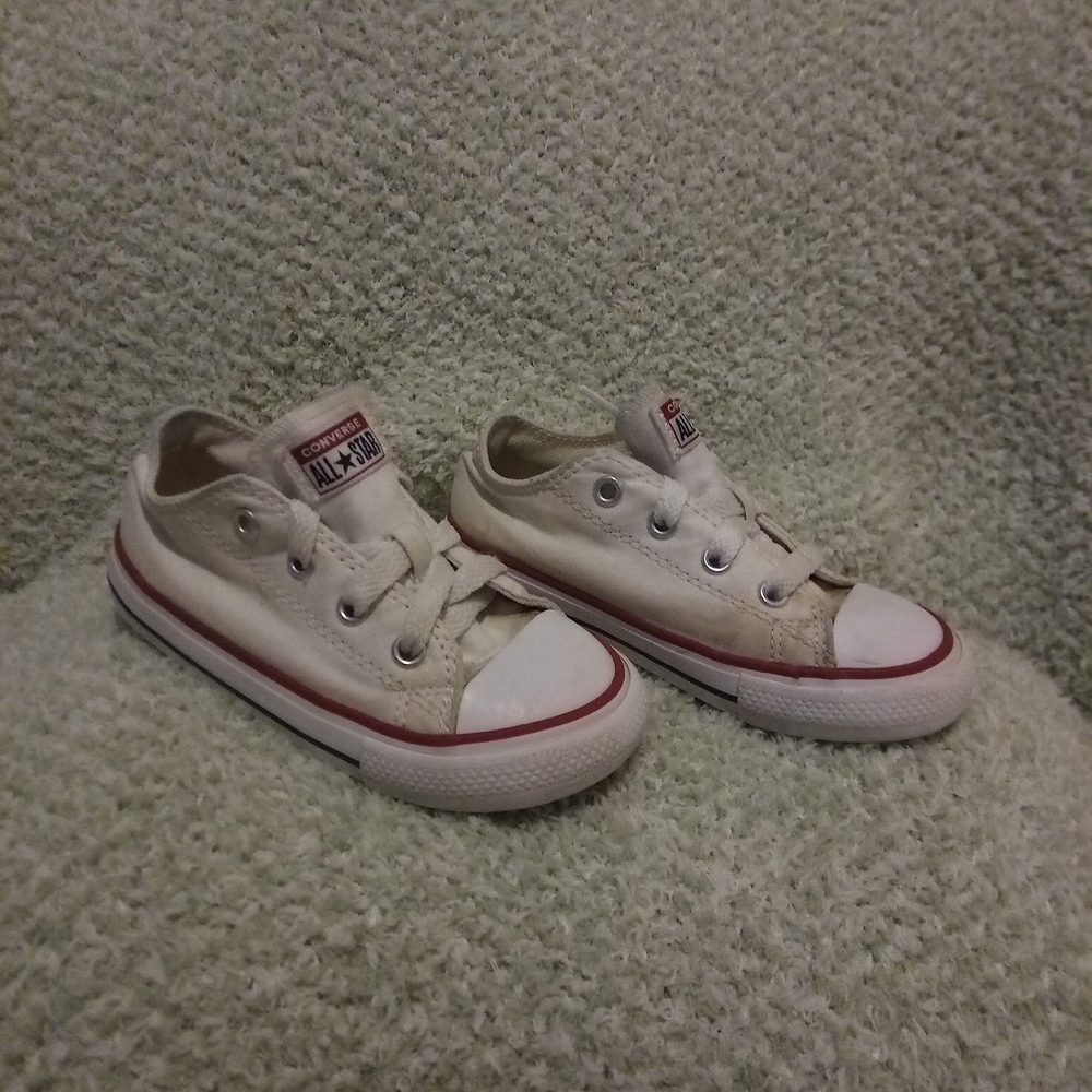 Converse Cream Sneakers Classic Low-Top Style